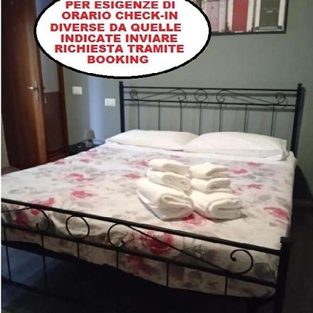 Mono Checkin A Richiesta Otel Parma Dış mekan fotoğraf